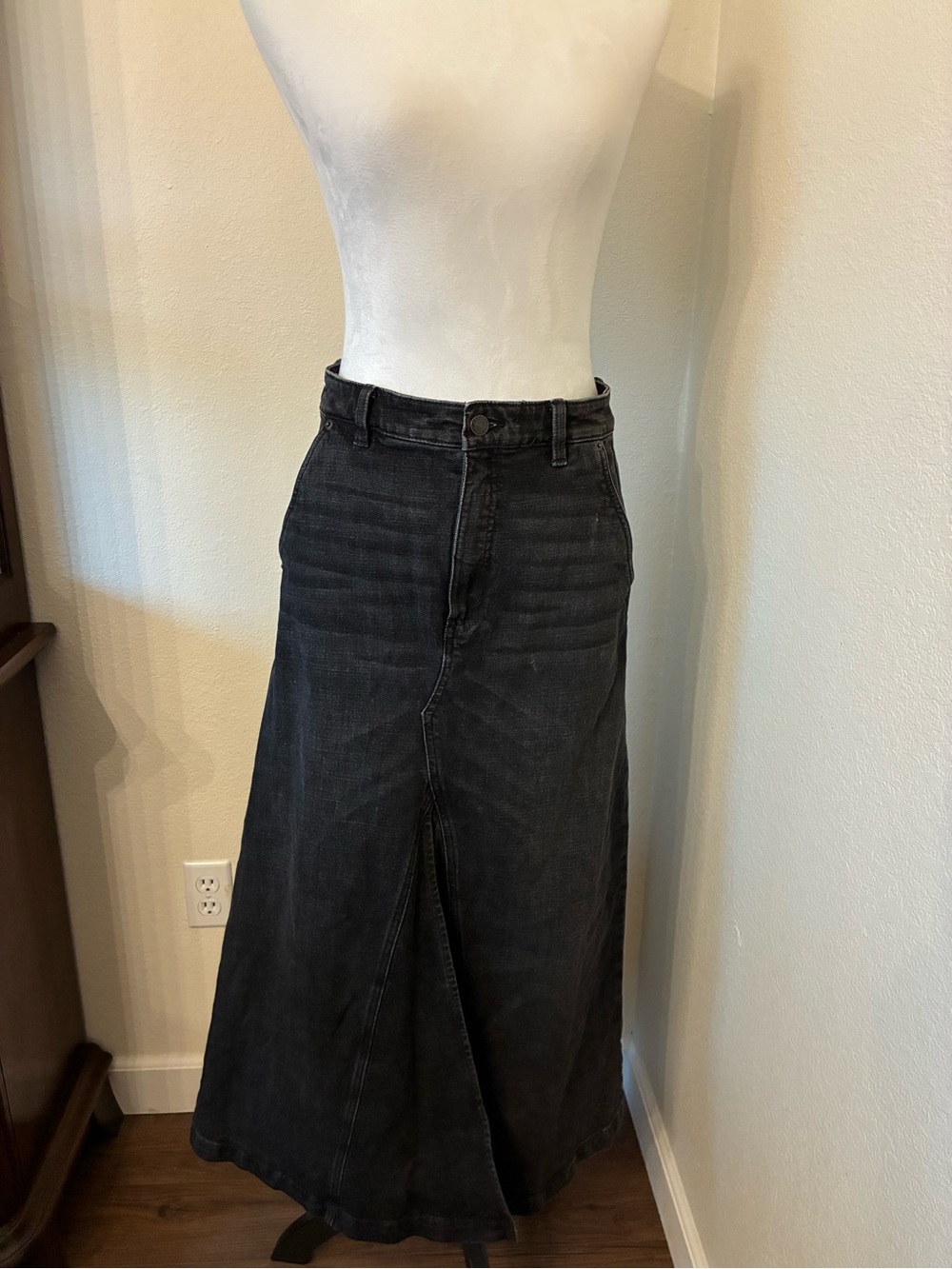 Banana Republic Washed Black Women’s Flared Jeans Skirt - Picture 3 of 11